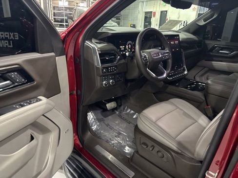 Used 2025 GMC Yukon XL Elevation w/ Elevation Premium Package image 15
