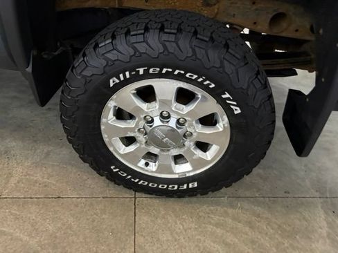 Used 2015 GMC Sierra 2500 SLE w/ SLE Preferred Package AWD/4WD image 9