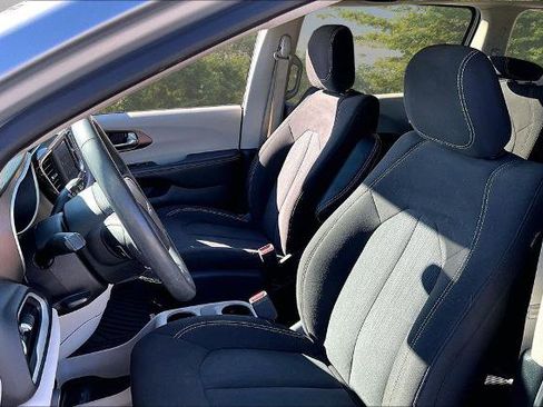Used 2023 Chrysler Voyager LX image 24
