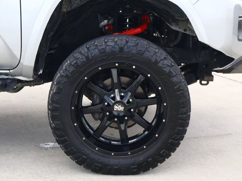 Used 2023 Toyota Tacoma TRD Sport AWD/4WD image 8