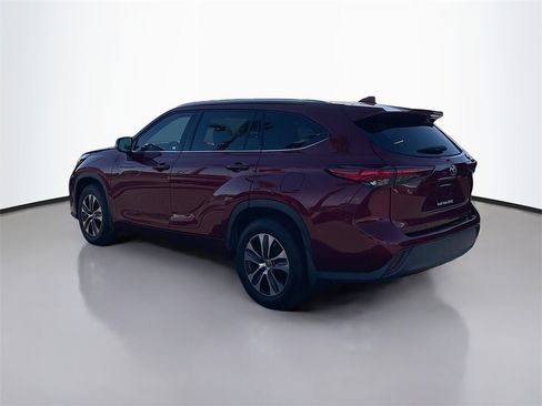 Used 2021 Toyota Highlander XLE image 5