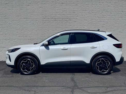 Used 2026 Ford Escape Platinum w/ Premium Technology Package image 8