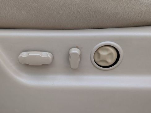 Used 2014 Chevrolet Suburban LTZ image 14