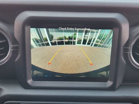 Used 2023 Jeep Wrangler Unlimited Sahara w/ Cold Weather Group AWD/4WD image 18