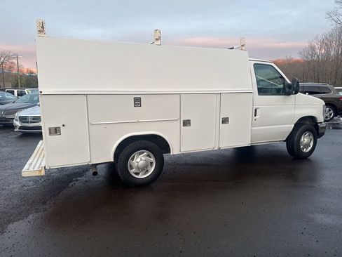 Used 2016 Ford E-350 and Econoline 350 Super Duty w/ Power Windows & Locks Group image 12