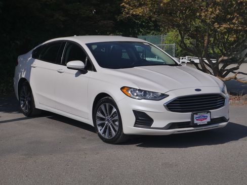 Used 2020 Ford Fusion SE AWD/4WD image 26