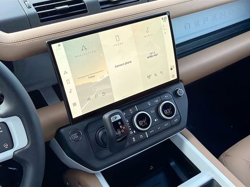 New 2026 Land Rover Defender 130 X-Dynamic SE image 28