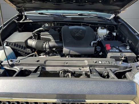 Certified 2019 Toyota Tacoma TRD Off-Road w/ TRD Premium Off Road Package AWD/4WD image 20