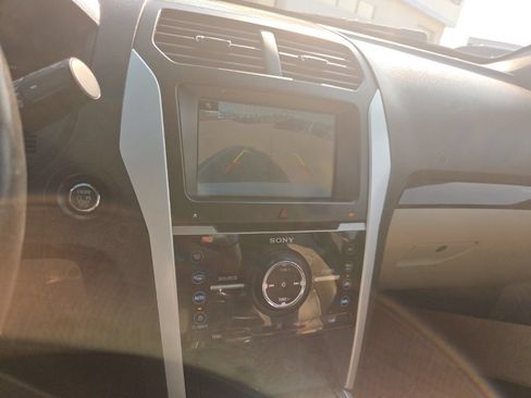 Used 2014 Ford Explorer Limited w/ Equipment Group 302A AWD/4WD image 17