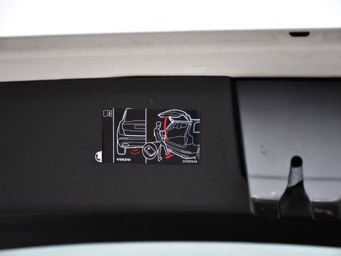 Certified 2025 Volvo XC90 B6 Plus image 27