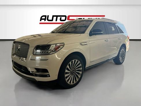Used 2019 Lincoln Navigator Reserve AWD/4WD image 3