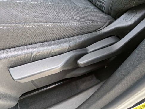 Used 2025 Chevrolet Equinox LT FWD image 20