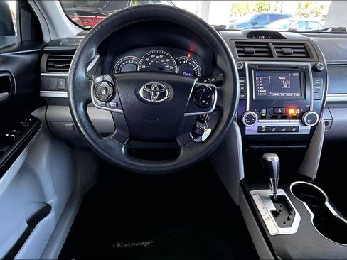 Used 2014 Toyota Camry LE image 8
