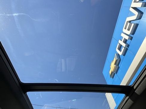 Used 2025 Chevrolet Traverse RS image 55