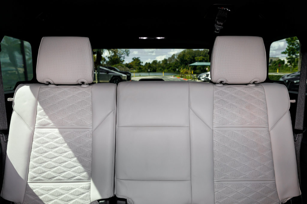 Used 2025 Cadillac Escalade ESV V AWD/4WD image 39