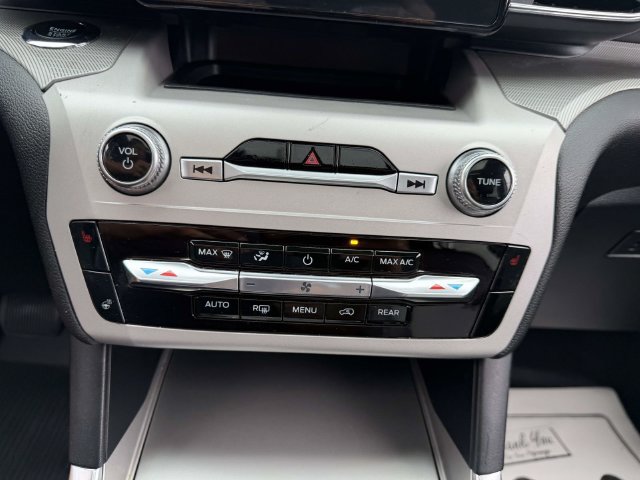 Used 2024 Ford Explorer XLT w/ Equipment Group 202A AWD/4WD image 23