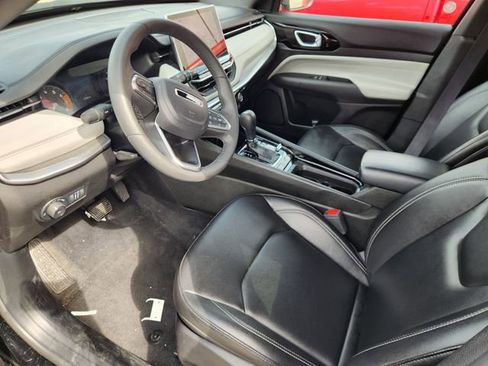 Used 2025 Jeep Compass Limited image 8