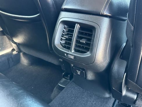 Used 2014 Jeep Cherokee Limited w/ Luxury Group AWD/4WD image 19