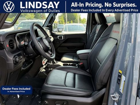 Used 2025 Jeep Wrangler Unlimited Rubicon AWD/4WD image 11