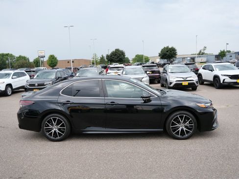 Used 2023 Toyota Camry SE w/ Audio Upgrade Package FWD image 8