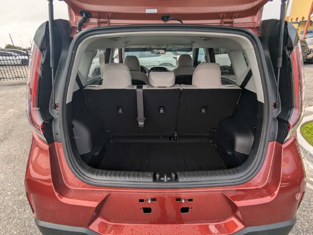 Used 2025 Kia Soul LX FWD image 13
