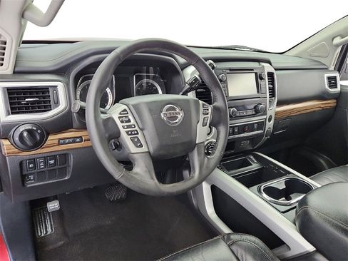 Used 2019 Nissan Titan SL image 10