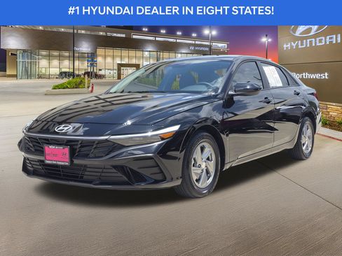 Certified 2026 Hyundai Elantra SE FWD image 2