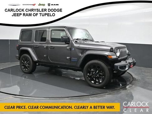 Used 2025 Jeep Wrangler Unlimited Sahara w/ Safety Group AWD/4WD image 6
