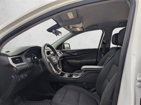 Used 2023 GMC Acadia SLE w/ Driver Convenience Package image 9