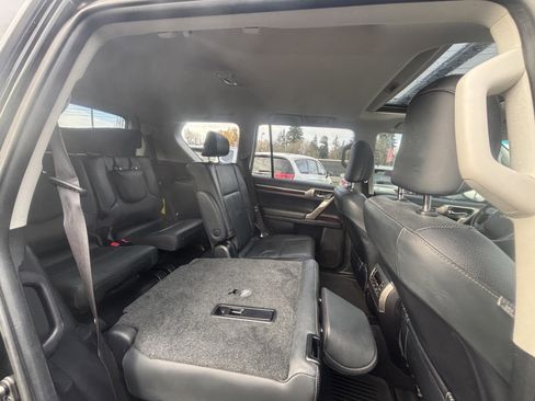 Used 2019 Lexus GX 460 image 10