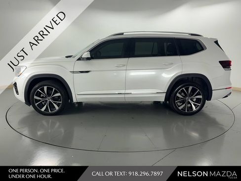 Used 2024 Volkswagen Atlas SEL Premium R-Line AWD/4WD image 9