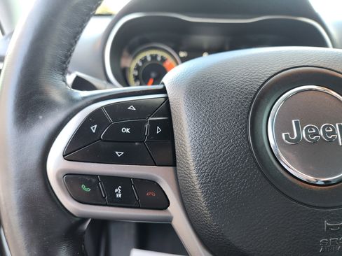 Used 2019 Jeep Cherokee Limited image 20