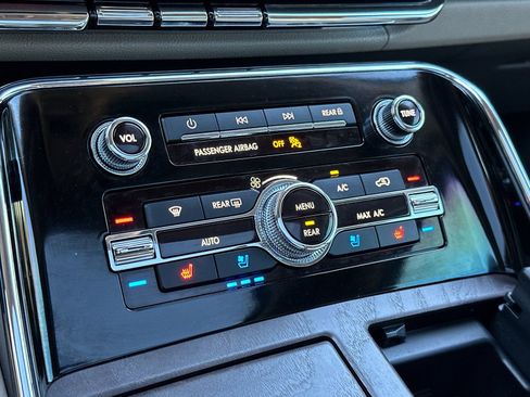 Used 2024 Lincoln Navigator Reserve image 24