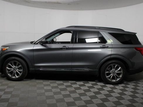 Used 2021 Ford Explorer XLT w/ Equipment Group 202A image 4