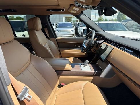 Used 2025 Land Rover Range Rover SE AWD/4WD image 11