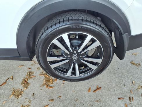 Used 2018 Nissan Kicks SR image 26