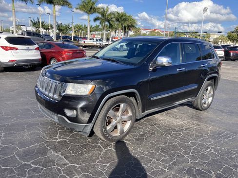 Used 2013 Jeep Grand Cherokee Limited w/ Luxury Group II image 4