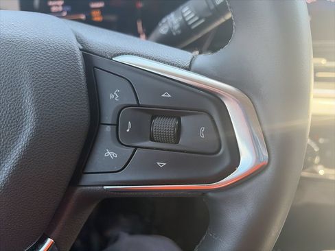 Used 2025 Chevrolet Trax LT w/ LT Convenience Package FWD image 15