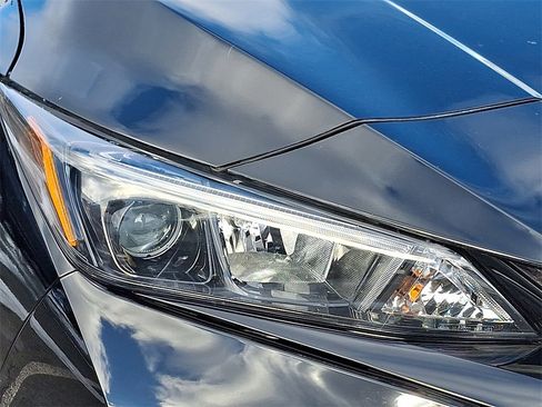 Used 2025 Nissan Leaf S image 9