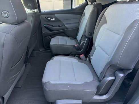 Used 2018 Chevrolet Traverse LT image 16