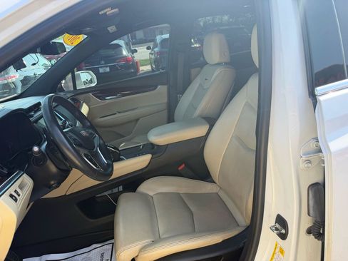 Used 2017 Cadillac XT5 Premium Luxury AWD/4WD image 10