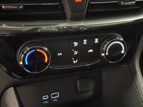 New 2025 Buick Encore GX Sport Touring image 24