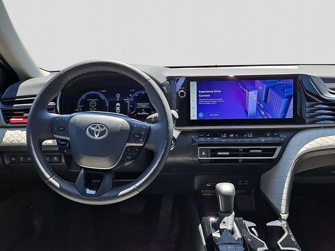 Used 2025 Toyota Camry XLE FWD image 14