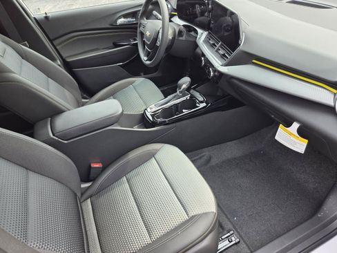 New 2026 Chevrolet Trax LT FWD image 9