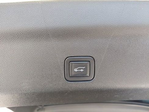 Used 2023 Chevrolet Suburban Premier image 38