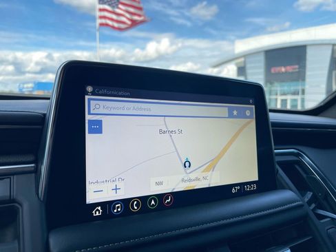 Used 2021 Chevrolet Suburban Premier w/ Premium Package image 22