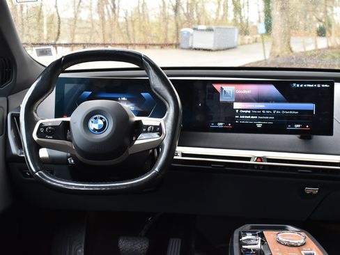 Used 2022 BMW iX xDrive50 w/ Premium Package image 33