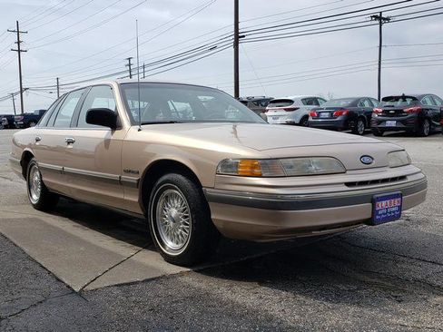 Used 1992 Ford Crown Victoria LX image 7