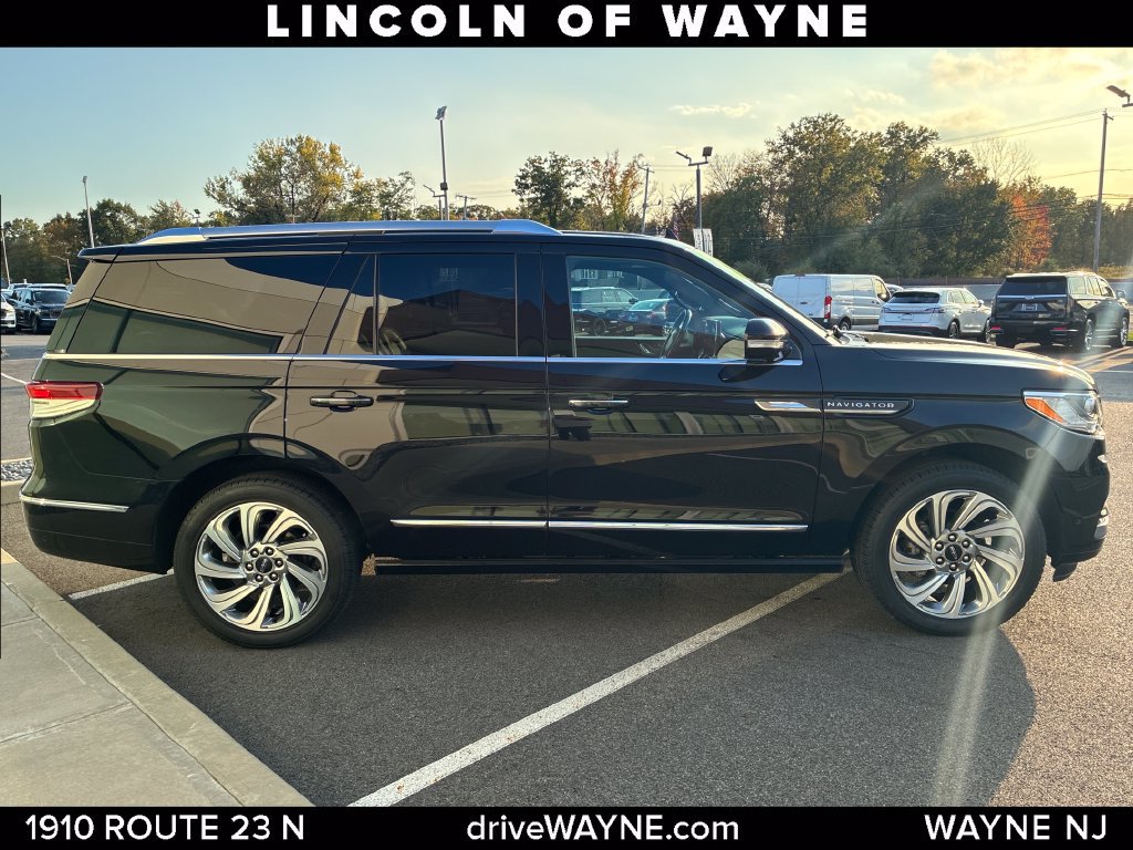 Certified 2023 Lincoln Navigator 4WD image 9