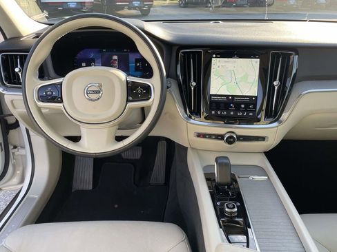 Used 2025 Volvo V60 B5 Cross Country Plus AWD/4WD image 4